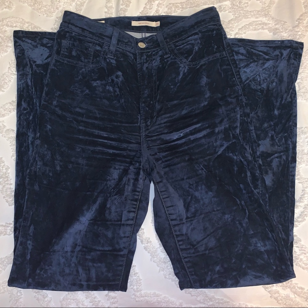 Navy Wide Leg Velvet Levi’s in size 27